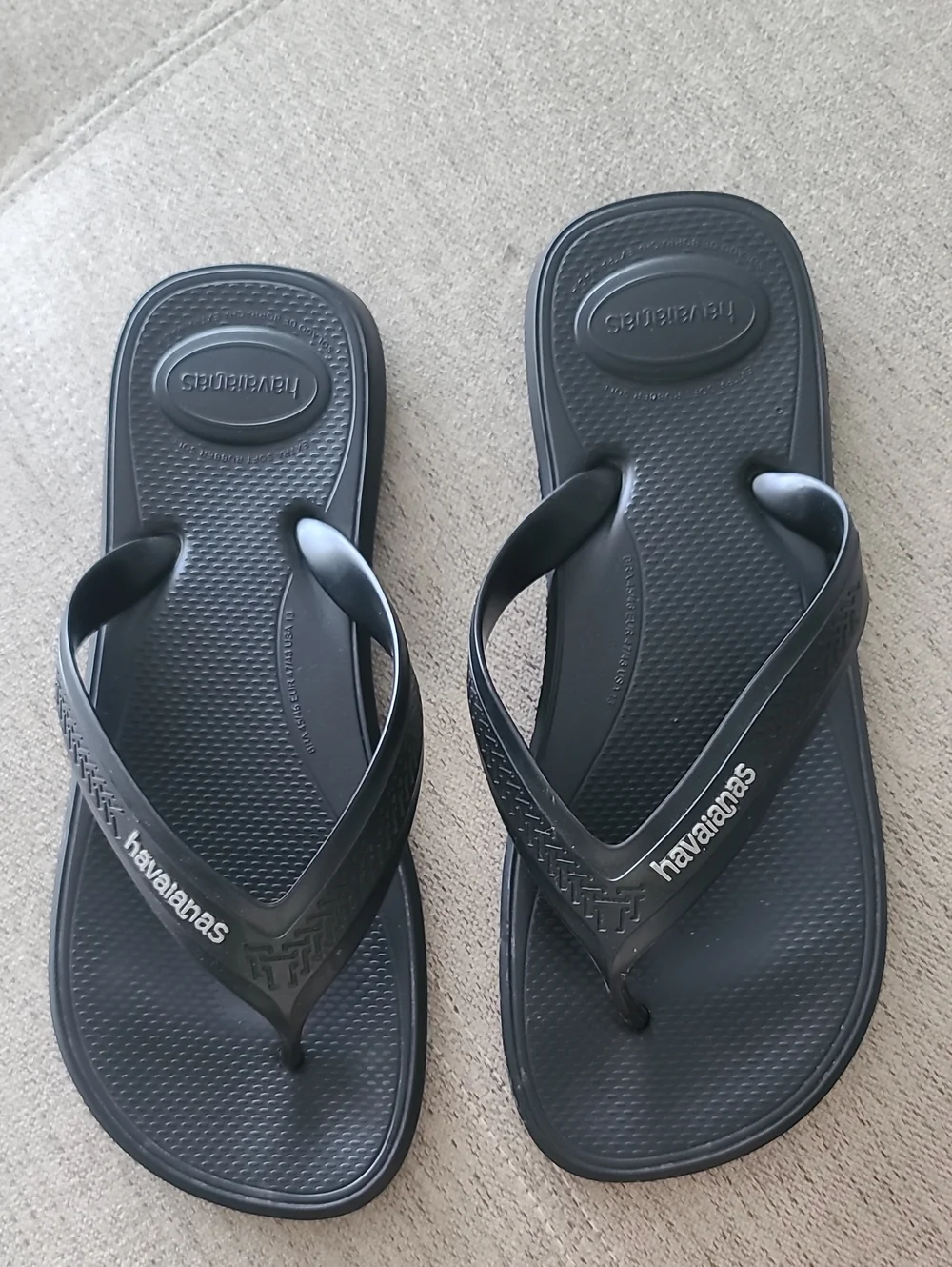 Havaianas Men’s Black Logo Thong Flip Flops